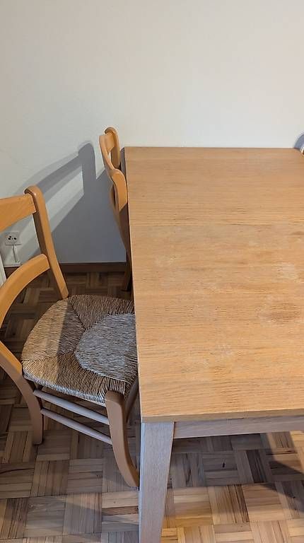 Set di tavolo e panche: Holztisch mit vier Stühlen – Usato da Basel venduto da san_pp89 1