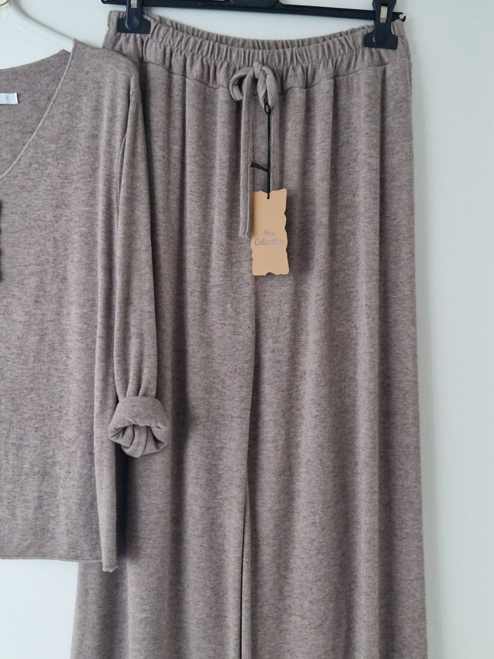 Lotti di vestiti: ENSEMBLE 2 PIÈCES AVEC ANGORA – Nuovo e nell'imballaggio originale da Camorino venduto da JPHANDMADE1 2