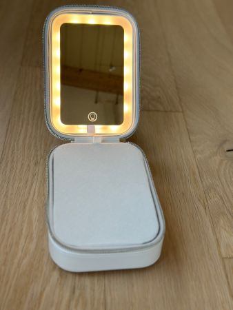 Beautycase neu! mit LED Licht in drei Farben