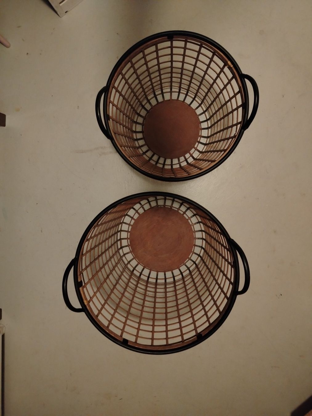 Autres articles pour la maison: 2 Wunderschöne Pflanzenkörbe aus Holz – Neuf (Voir description) à Schönenbuch par sop_n7zd 2