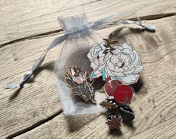 Lot de pin's Fleurs neufs