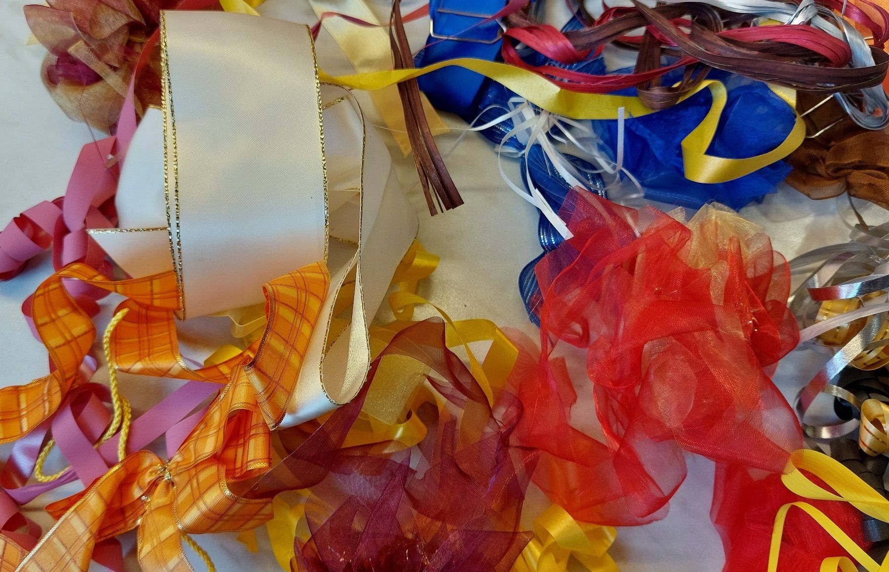 Dekobänder: Geschenkband Set mit Schleifen diverse Farben – Gebraucht aus Zollikofen von Blackie 5