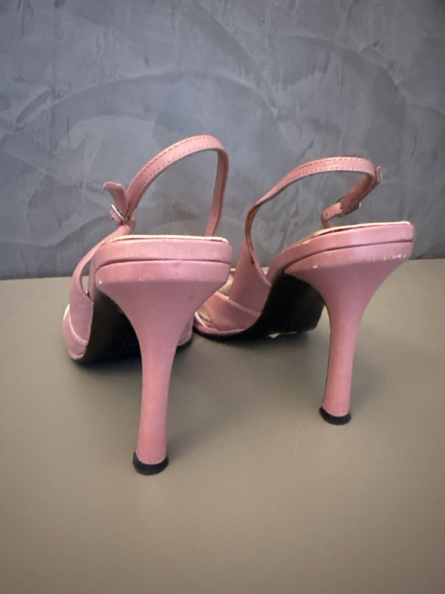 Casadei Damenschuhe: Pink Slingback Heels Size EU 37.5 Used Condition – Gebraucht aus Lugano von og4_h9b8 4