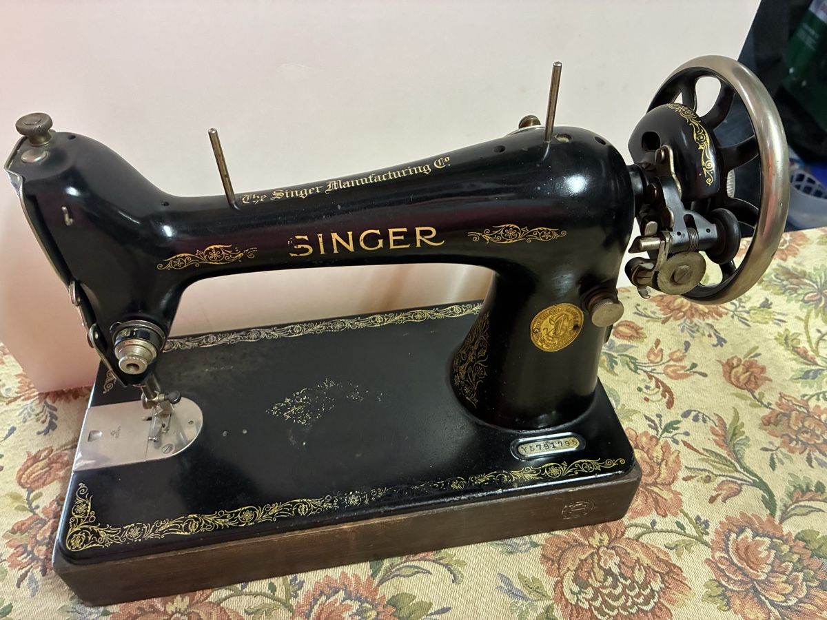 Singer Macchine da cucire: Singer soprammobile – Usato da Chiggiogna venduto da acavanna
