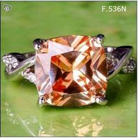 Elegante Damenring mit Champagnerfarbenem Zirkonia Stein.