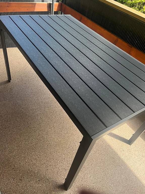 Tischset: Table et 4 chaises – Gebraucht aus Haute-Nendaz von belou2
