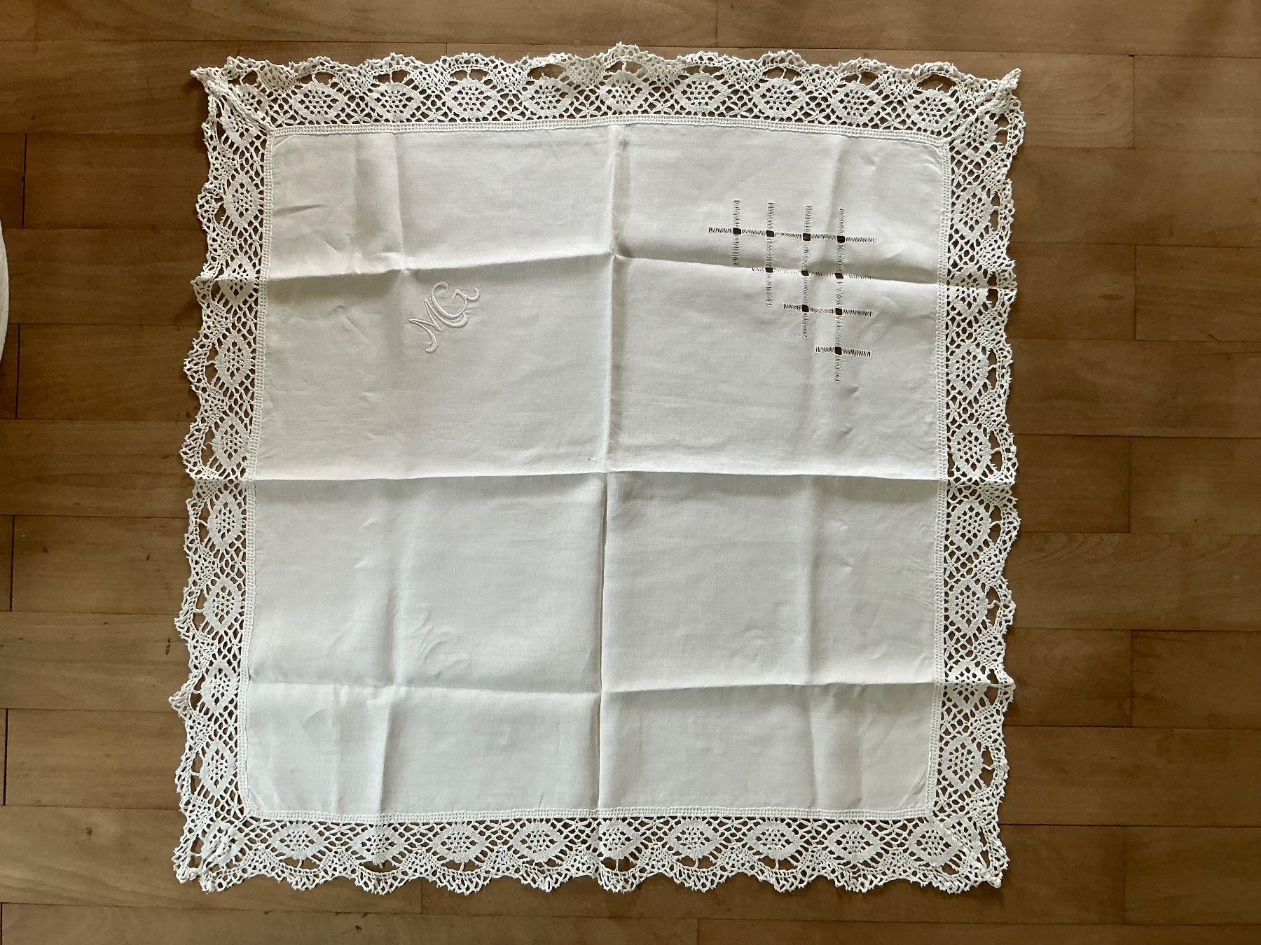 Altra biancheria da tavola: Vintage Deckchen mit Spitze, monogrammiert - Rarität! – Usato da Muttenz venduto da rob_sc8s