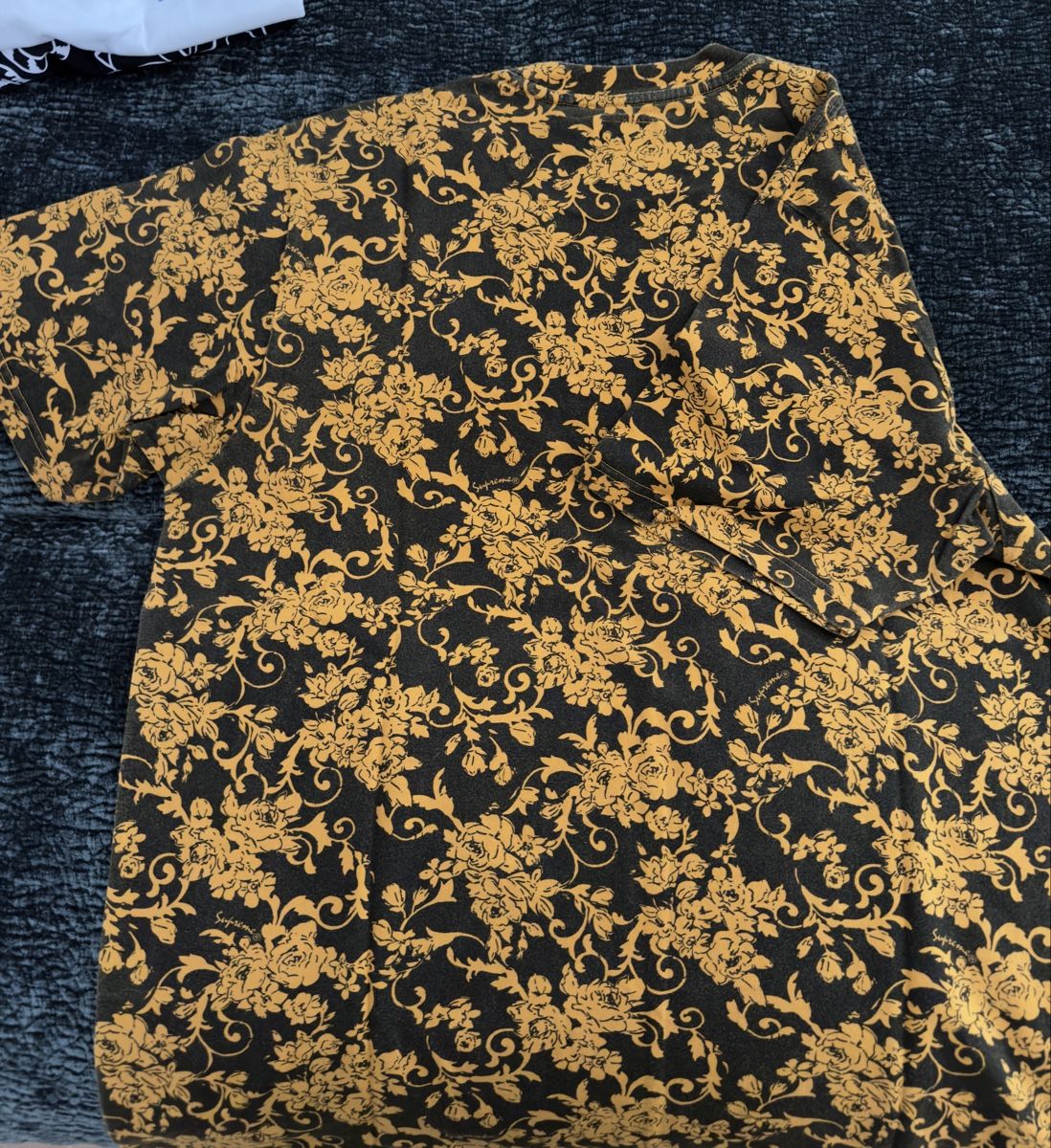 Supreme T-shirts: Supreme T-Shirt L – D'occasion à Muttenz par rvo_g7rs 2