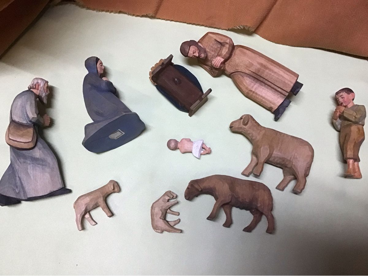 Tutte le decorazioni: Alte Brienzer Krippen Figuren – Usato da St. Gallen venduto da Stellaris 4