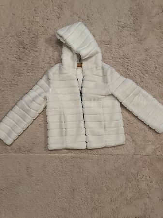 Weisse elegante Jacke mit Kapuze