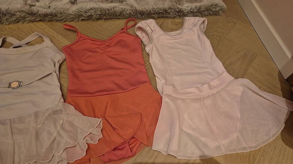 Kleiderpakete & -sets: juste au corps danse taille 8 ans – Gebraucht aus Zürich von erika2103 1