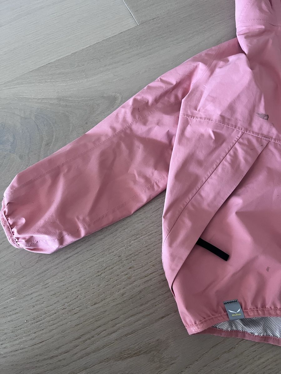 Salewa Vestes & Manteaux: Kinder Regenjacke Salewa Grösse 104 Rosa – D'occasion à Pfäffikon SZ par humming-bird 3