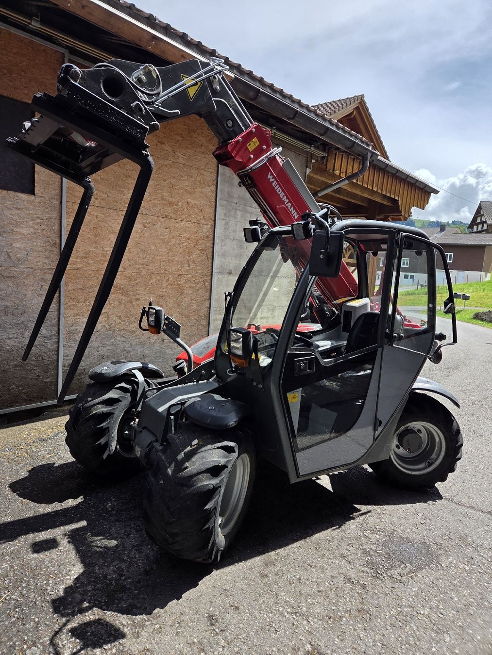 Weidemann Chargeur de ferme: Telskoplader Weidemann 4512 – D'occasion à Unteriberg par Prinz011