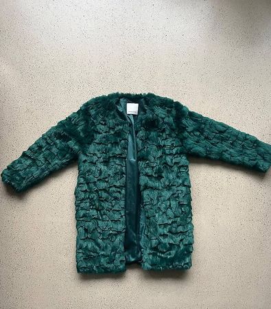 Schöne, kuschelige Winterjacke mit Glamour