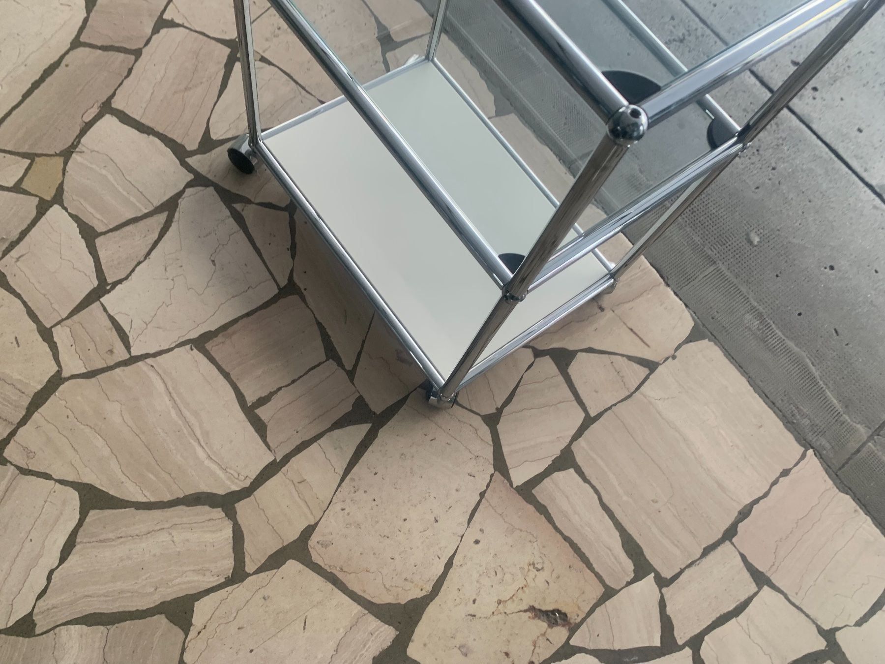 Wogg Cassettiere: USM Herzige Glas Möbel Lief Gratis – Usato da Thun venduto da Thuno6 4