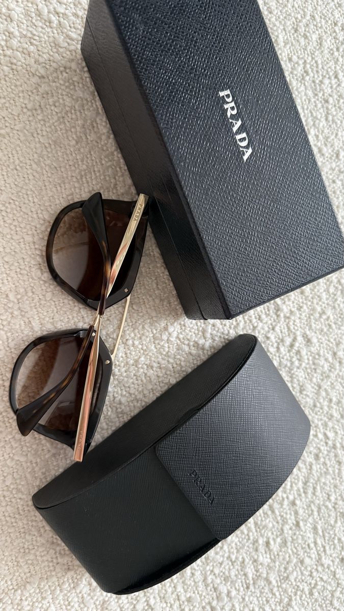 Occhiali & Lenti: Originale Prada Sonnenbrille  – Nuovo (secondo la descrizione) da Horw venduto da tv.31 1