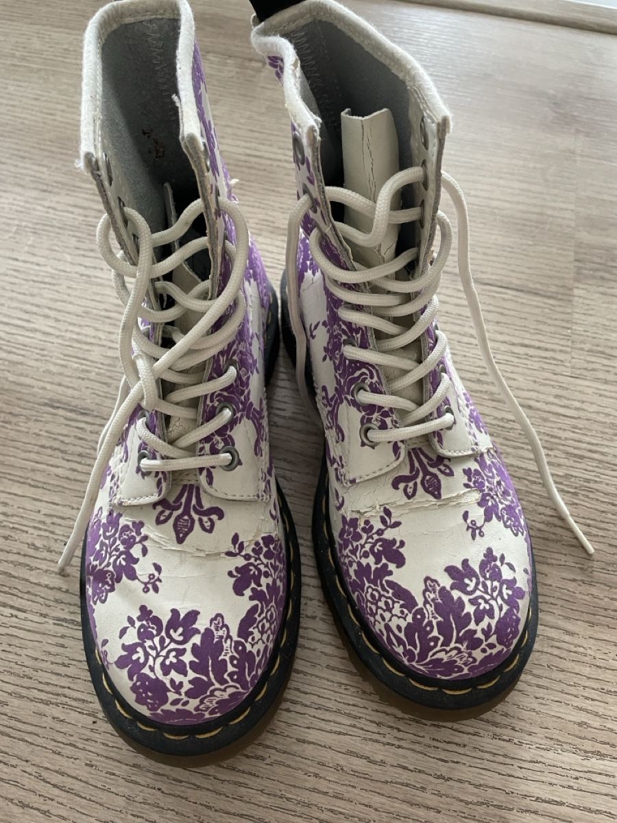 Dr. Martens Scarpe da donna: Dr. Martens Boots White Purple Floral Pattern Size EU 35 – Usato da Vessy venduto da jie_gl9n