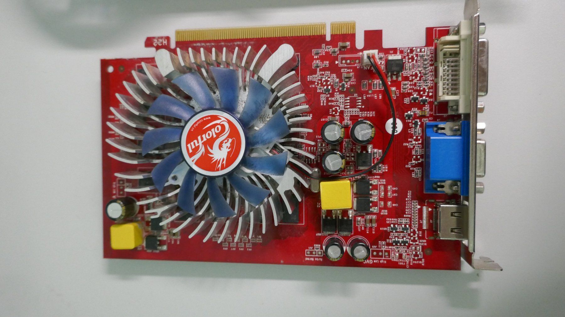 Schede grafiche: Drei alte PCI-Express Grafikkarten – Usato da Wenslingen venduto da FairlightCMI 1