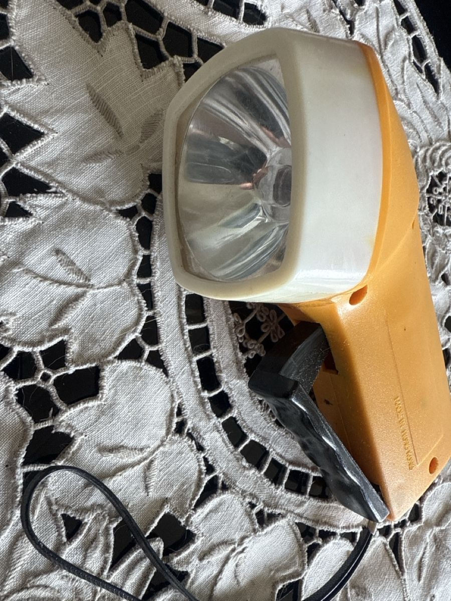 Lampes: Dinamotaschenlampe – D'occasion à Horriwil par Carrera68 1