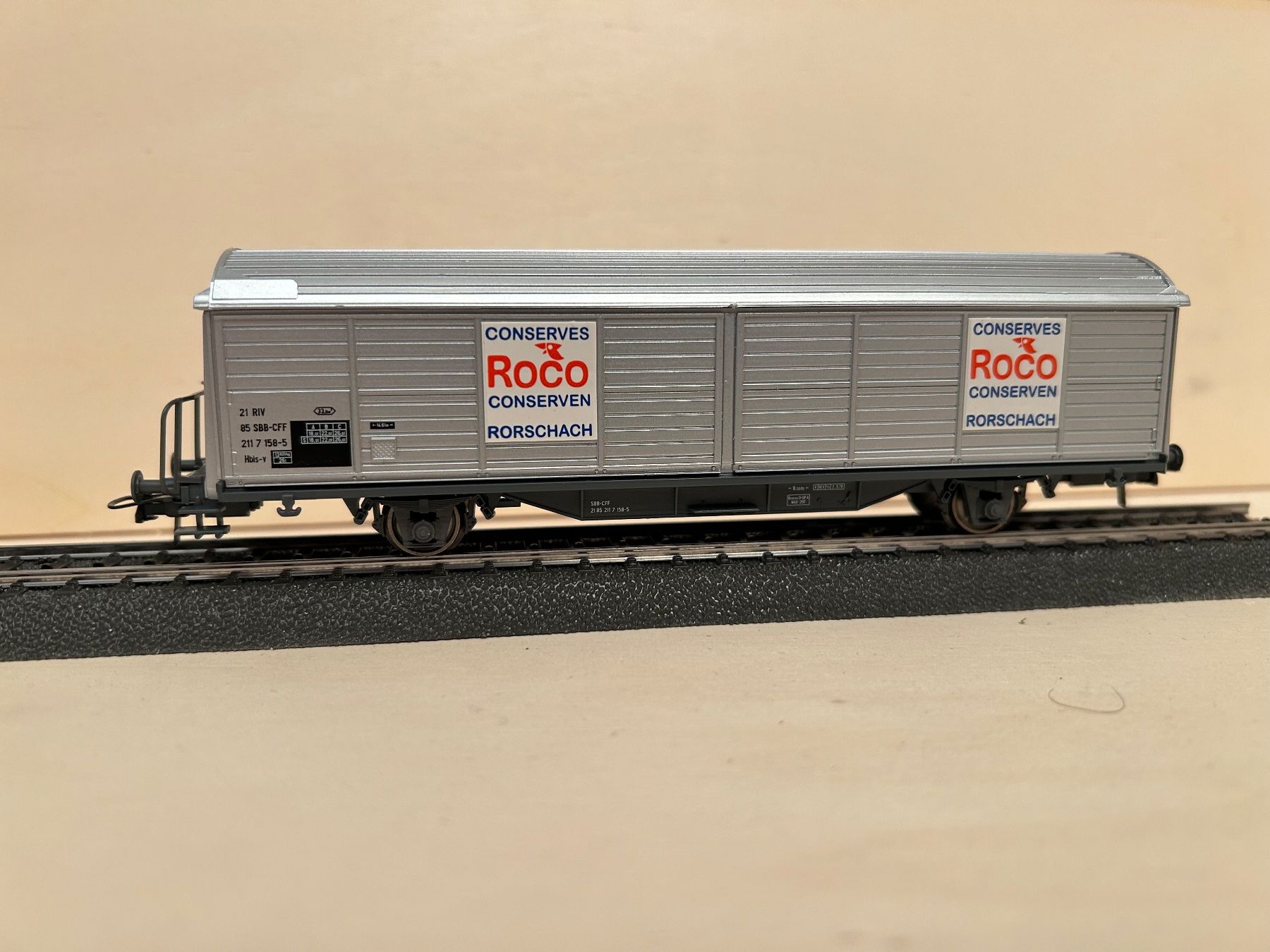 Roco Modelleisenbahnen: Roco Jahresmodell 1997/1998 "Roco Conserven" – Gebraucht aus Aesch (Neftenbach) von klaibovski