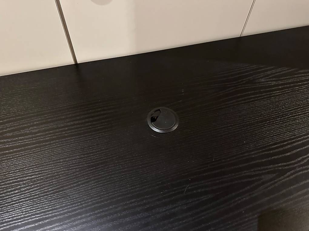 Scrivanie: Grosser Schreibtisch – Usato da Wetzikon ZH venduto da Cubmic 2