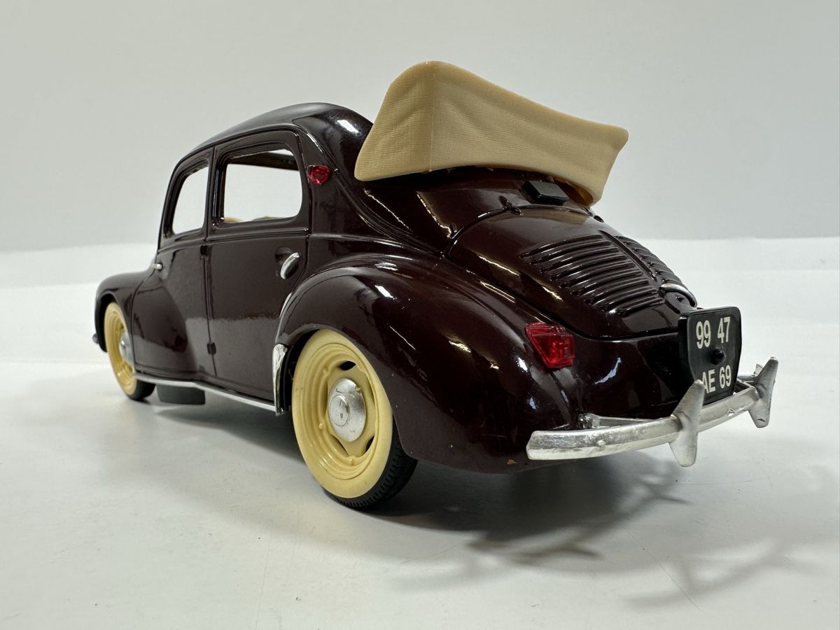 Solido Modellautos: Renault 4CV 1:18, braun/violett, SOLIDO  – Gebraucht aus Zofingen von rf9_x2xt 3