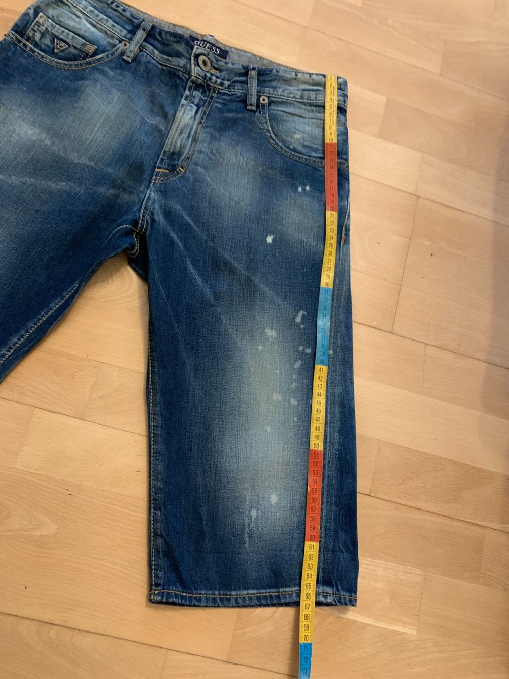 Guess Pantaloni: GUESS Jeans Shorts Gr. 29 – Usato da Worb venduto da farben20zauber 3