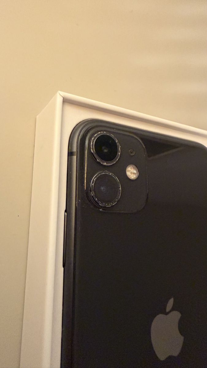 Apple Telefoni cellulari / Smartphones: iPhone 11 – Usato da Riehen venduto da kuz_v9jp 5
