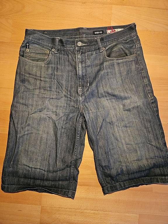 Jeans: Ecko unltd. Jeansshorts – Usato da Nidau venduto da ann_2289 1