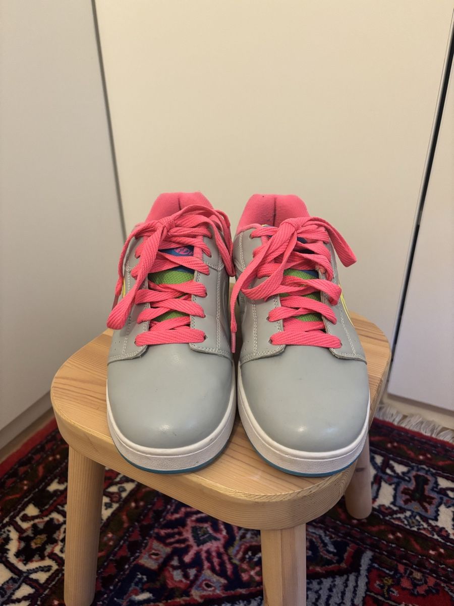 Heelys Scarpe per ragazzi: Heelys chaussures à roulettes  – Usato da Pully venduto da miss3shai