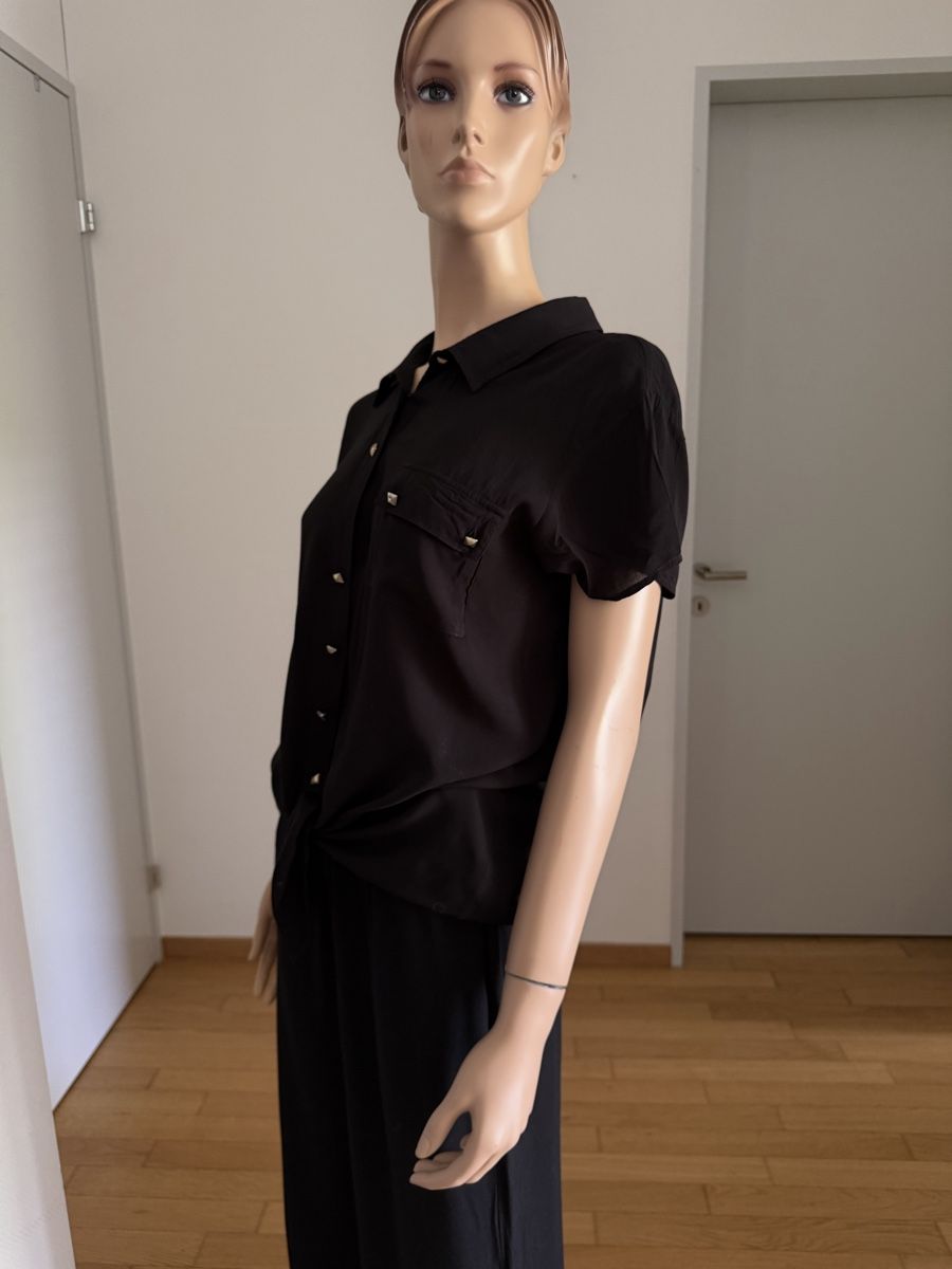 Guess Blusen: Guess Bluse schwarz Grösse XL Kurzarmbluse kurzarm  – Gebraucht aus Glattpark(Opfikon) von neu_z6sm 3