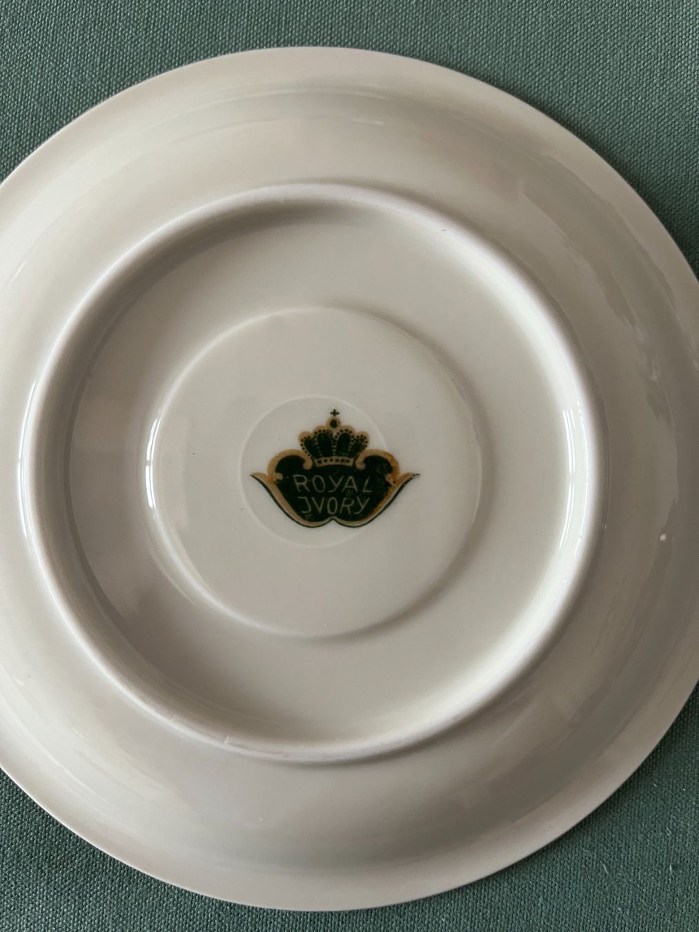Set di piatti: Teeservice  12 Personen Royal Jvory – Usato da Lützelflüh-Goldb venduto da Fresu8 2