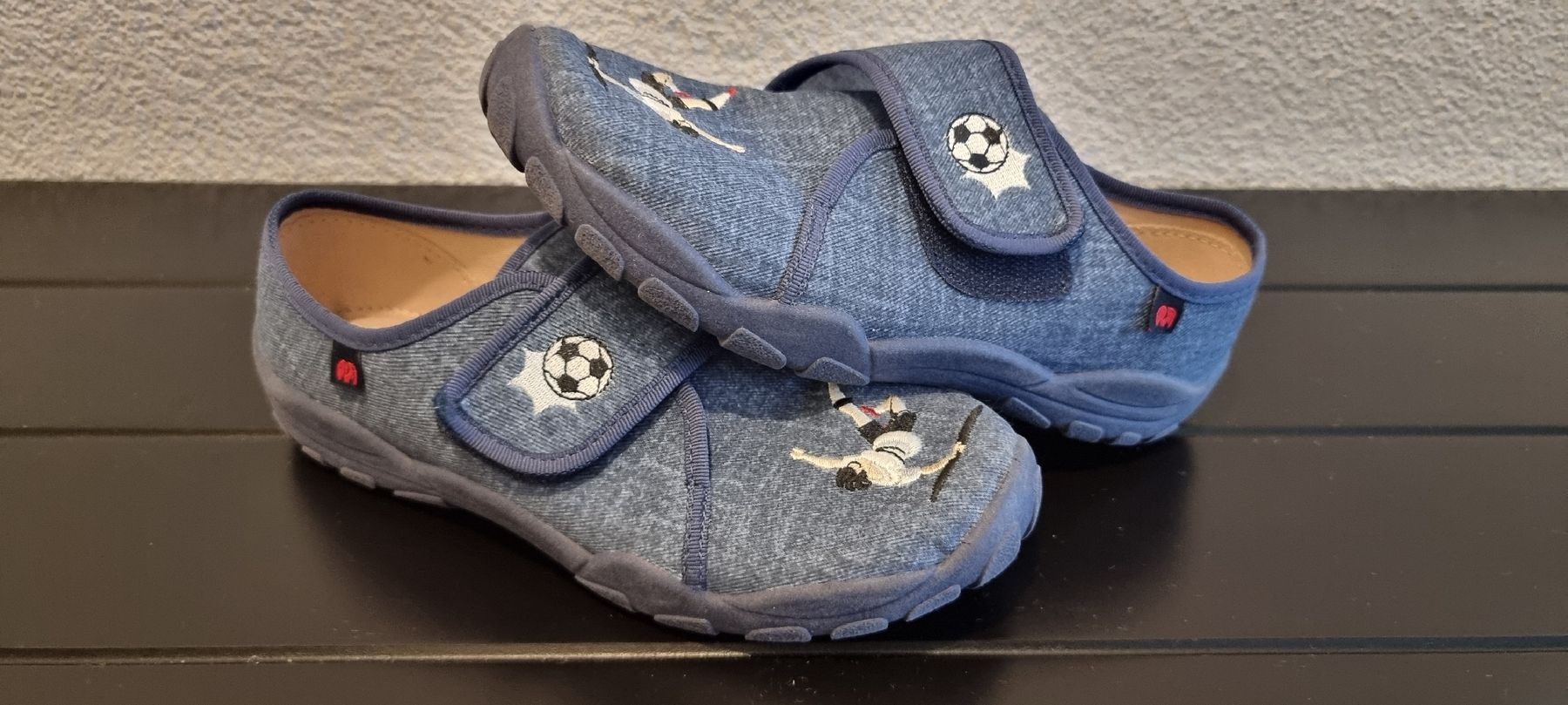 Scarpe per ragazzi: Hausschuhe 36 Elefanten – Usato da Glattpark(Opfikon) venduto da TatianaVladimirova 1