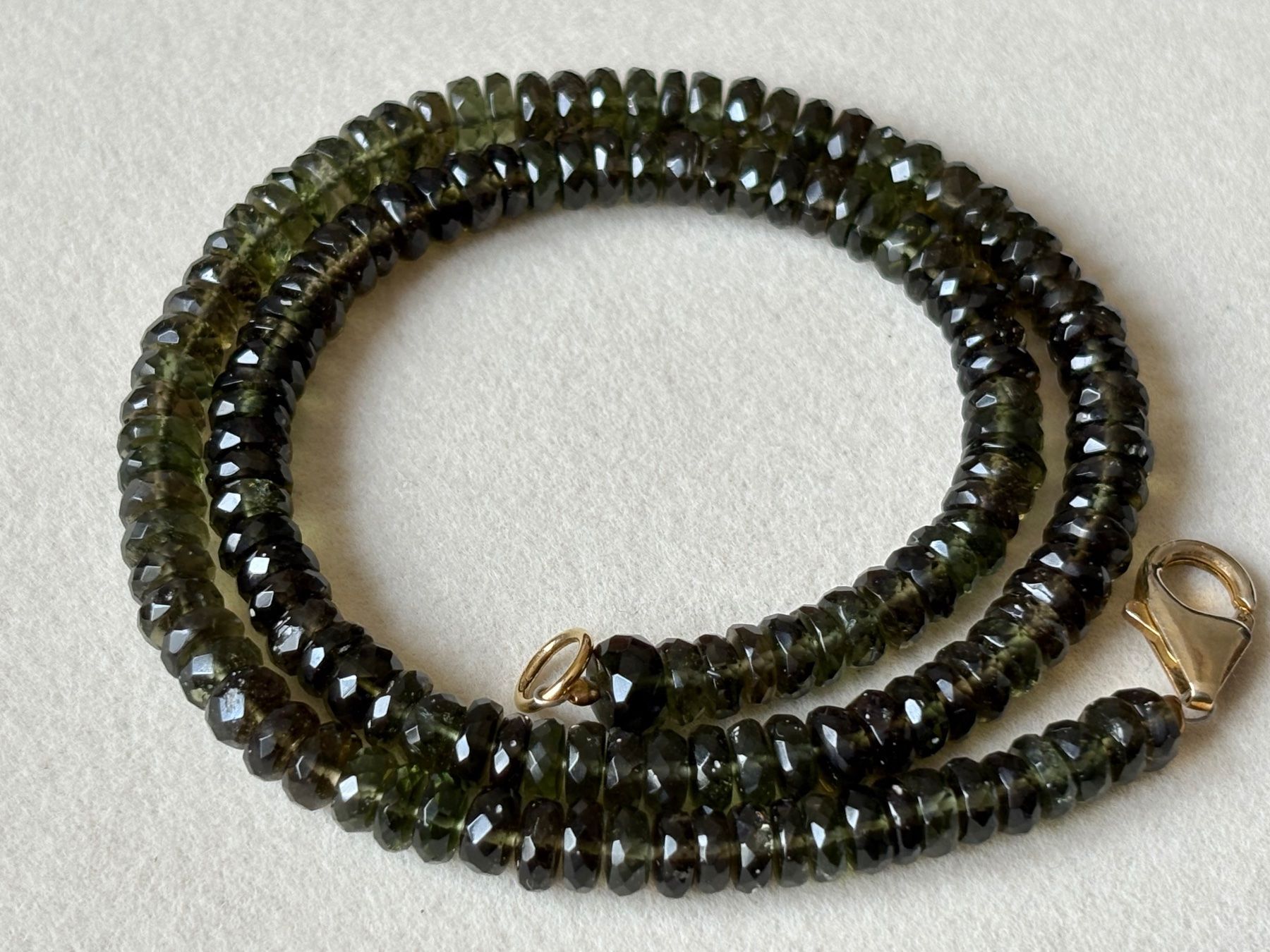 Colliers: Echte Moldavit Halskette, TOP, 45 cm, facettiert – Neuf avec emballage d'origine à Brugg AG par lau_9rvy 1