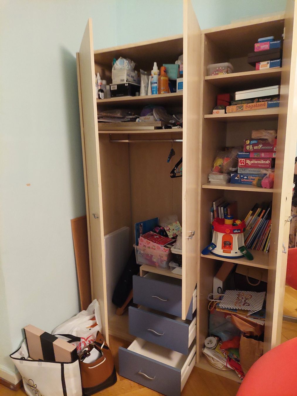 Armadi: Kleiderschrank – Usato da Zürich venduto da Yitzi 1