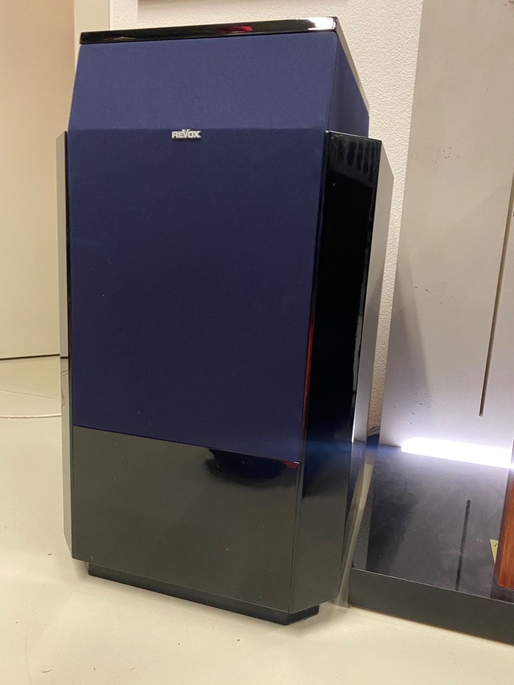 Revox Casse acustiche: ReVox Agora B Klavierlack – Usato da Winterthur venduto da klassikaudio 1