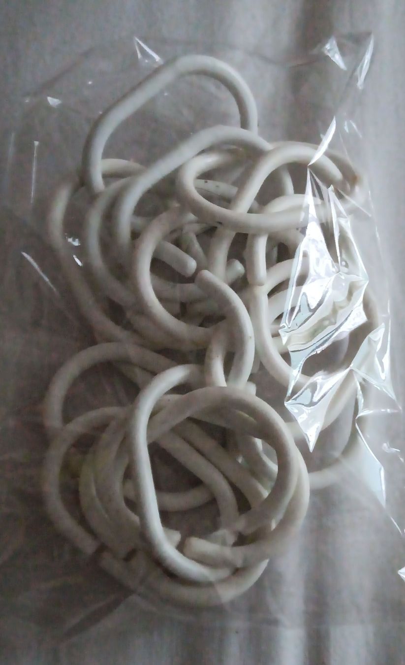 Supporti a parete: Set di anelli bianchi per tende - Nuovi e resistenti – Usato da Carena venduto da gra_yz7p