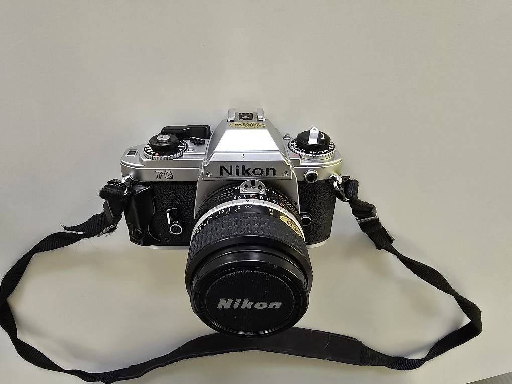 Nikon Fotocamera: Nikon FG und Zubehöre – Usato da Locarno venduto da ran_c5zb