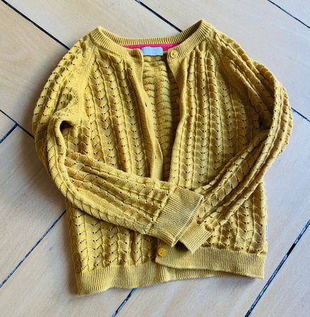 Süsse Strickjacke Mädchen neuwertig 