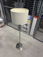 Stehlampe mit Lampenschirm
