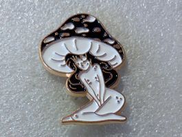 Ansteckpin 163: Pilz Frau