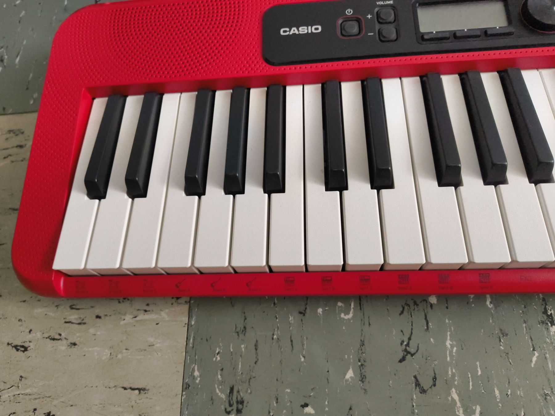 Casio Strumenti musicali: Casiotone CT-S200RD Keyboard Rot Defekt – Difettoso da stettlen venduto da VintageBern_ch 3