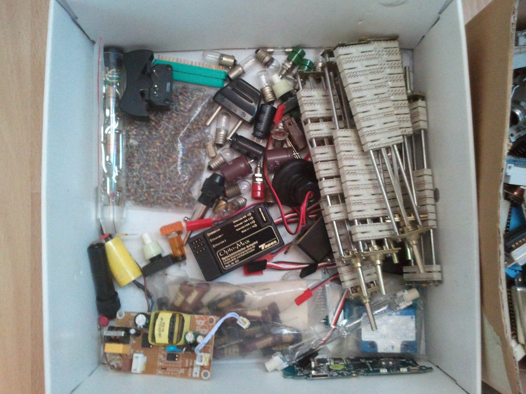 Componenti elettronici: Verschiedene Anschlüsse und Schalter. – Nuovo (secondo la descrizione) da Beatenberg venduto da fancy10 3
