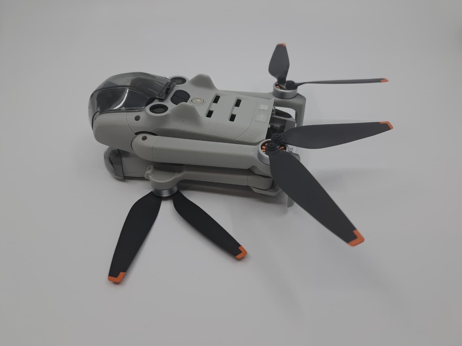 DJI Modellismo RC: DJI Mini 4 Pro Fly More Combo + Télécommande RC2 – Usato da Yverdon-les-Bains venduto da sim_wmq7 1