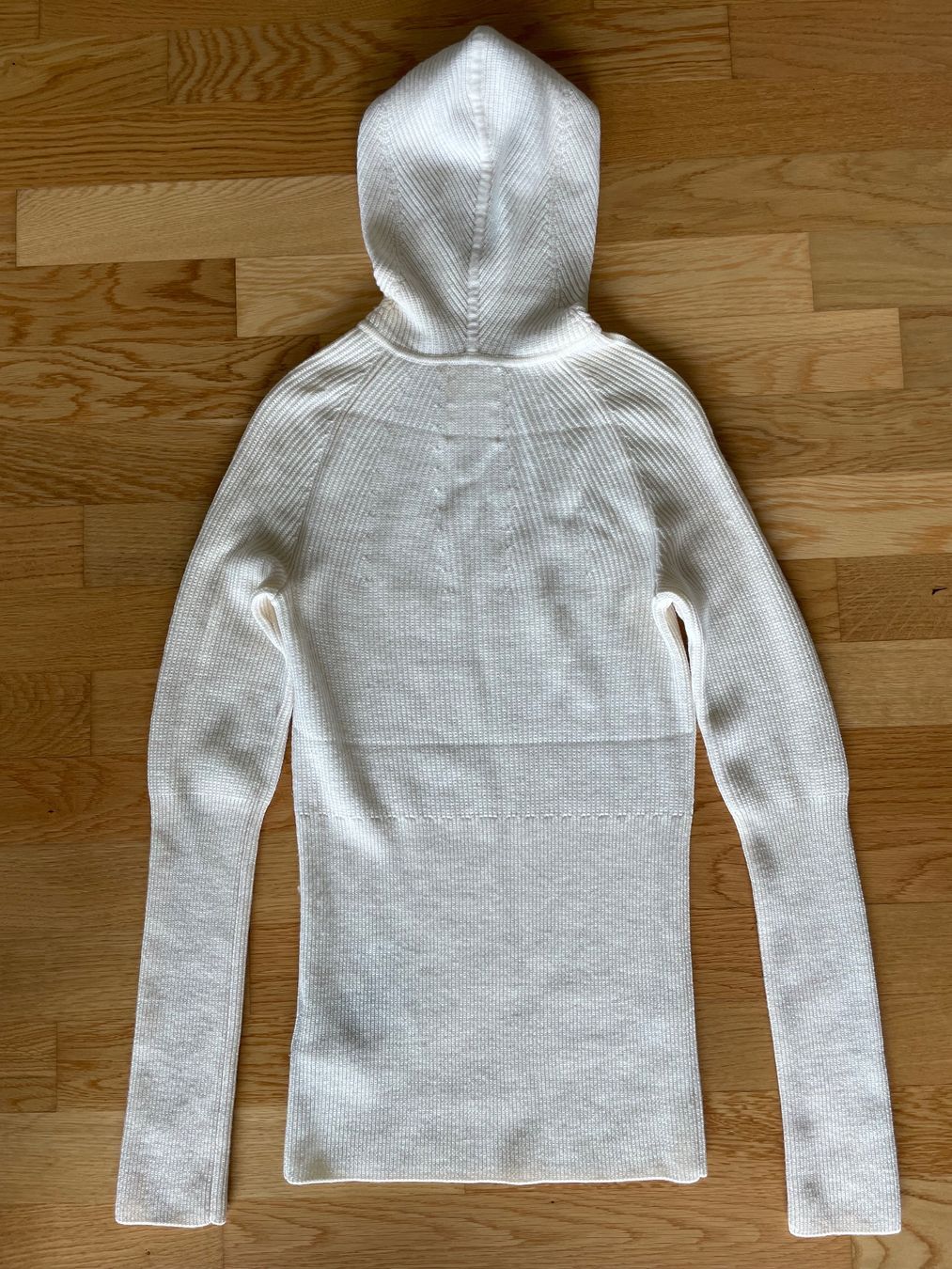 H&M Maglioni & Felpe: Wollpullover mit Kapuze H&M – Usato da Richterswil venduto da IrynaL 1