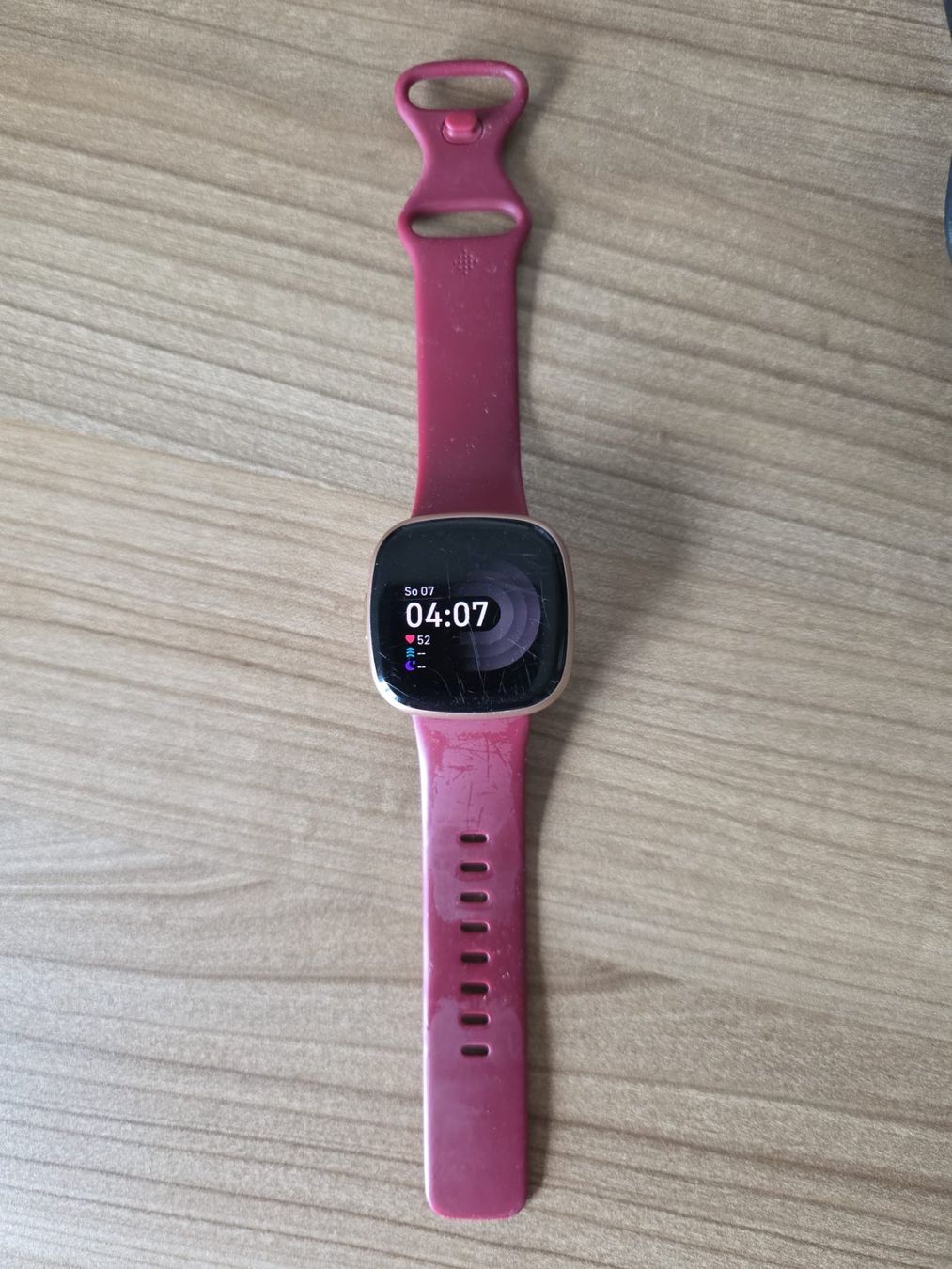 Fitbit Smartwatch: Fitbit Versa 4 – Usato da Luzern venduto da flipdip