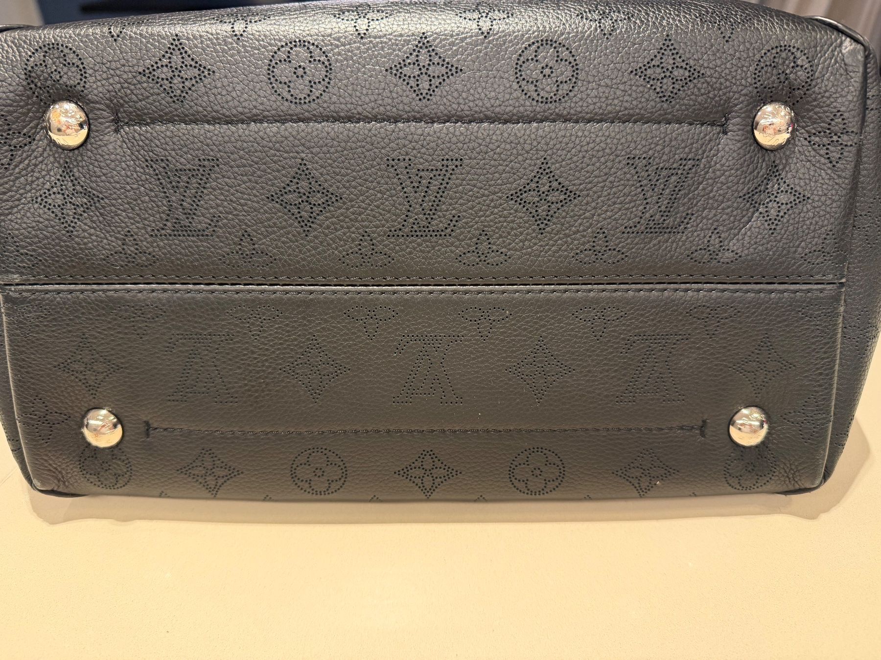 Louis Vuitton Borse da donna: LOUIS VUITTON Monogram Mahina Hina PM Satchel – Nuovo (secondo la descrizione) da Bäch SZ venduto da jfog 7