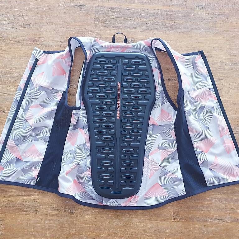 Protections: Protection dorsale Decathlon – D'occasion à Colombier NE par gue_sm27