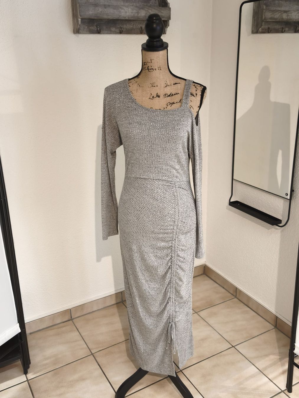 Shein Vestiti: Shein Kleid, Grau, Grösse M (38) – Nuovo (secondo la descrizione) da Emmetten venduto da SecondhandSiska