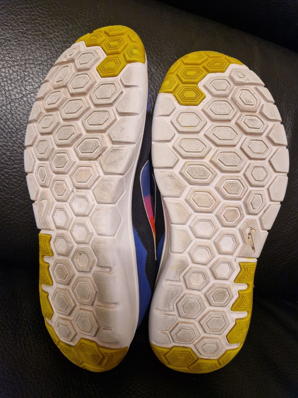 Scarpe da uomo: Nike chaussure baskets taille 36 – Usato da Penthaz venduto da Sosotroc 2